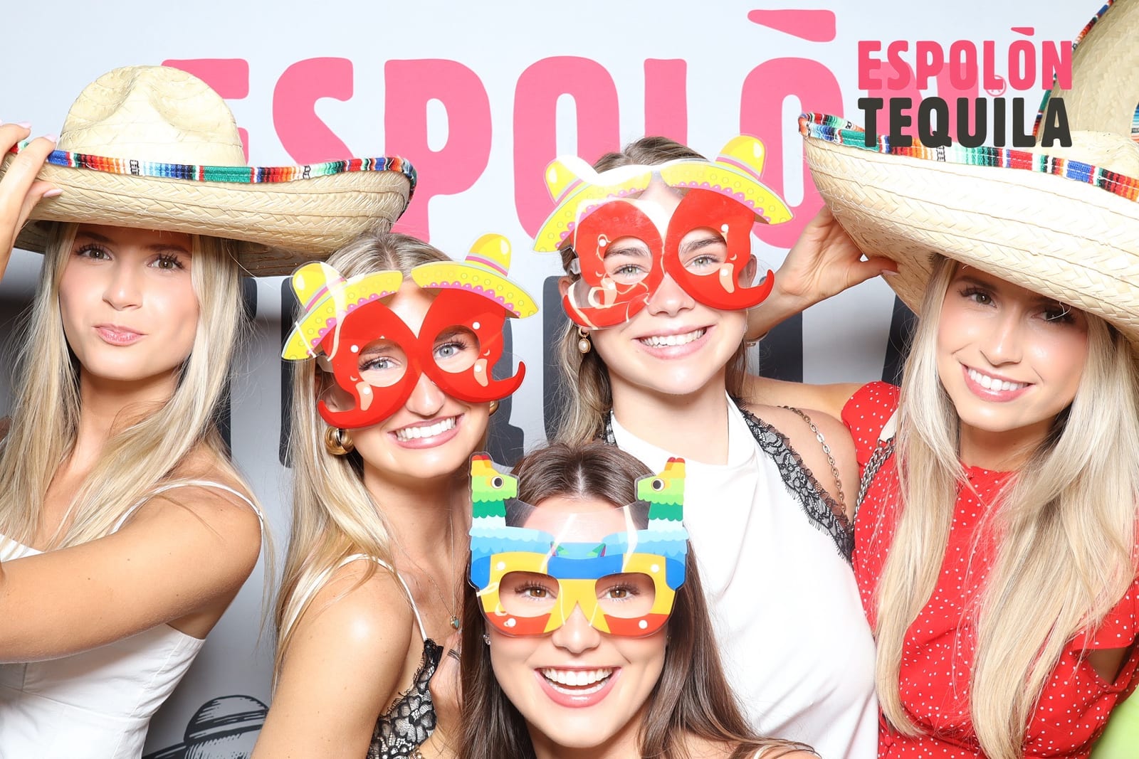Classic Booth — DIVVIA photo booth capture