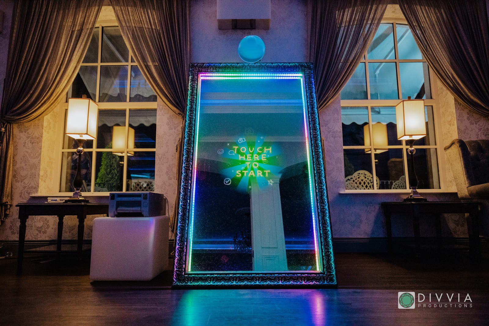 Mirror Booth — DIVVIA photo booth capture